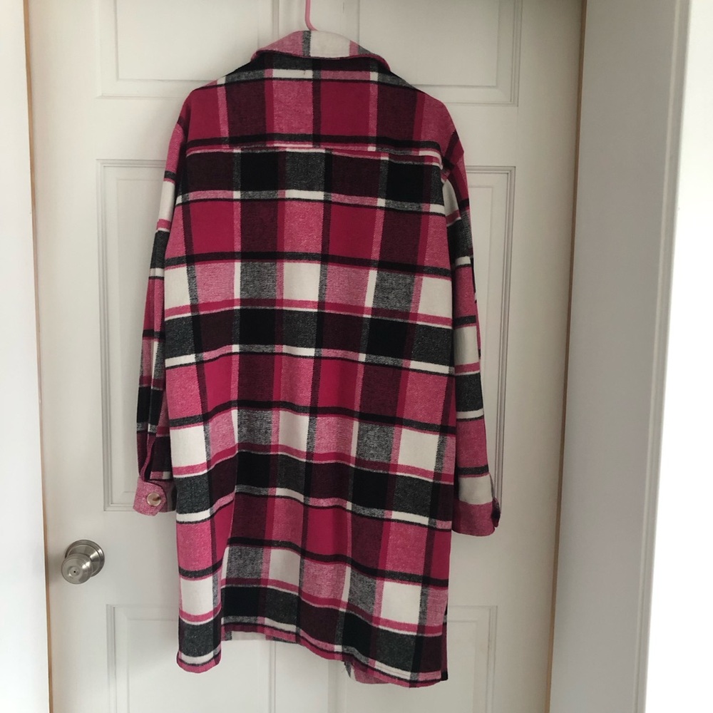 โค๏ธ CLOSET CLEAR OUT!! ๐ Plaid Pink and Black Women's Coat - Picture 4 of 4